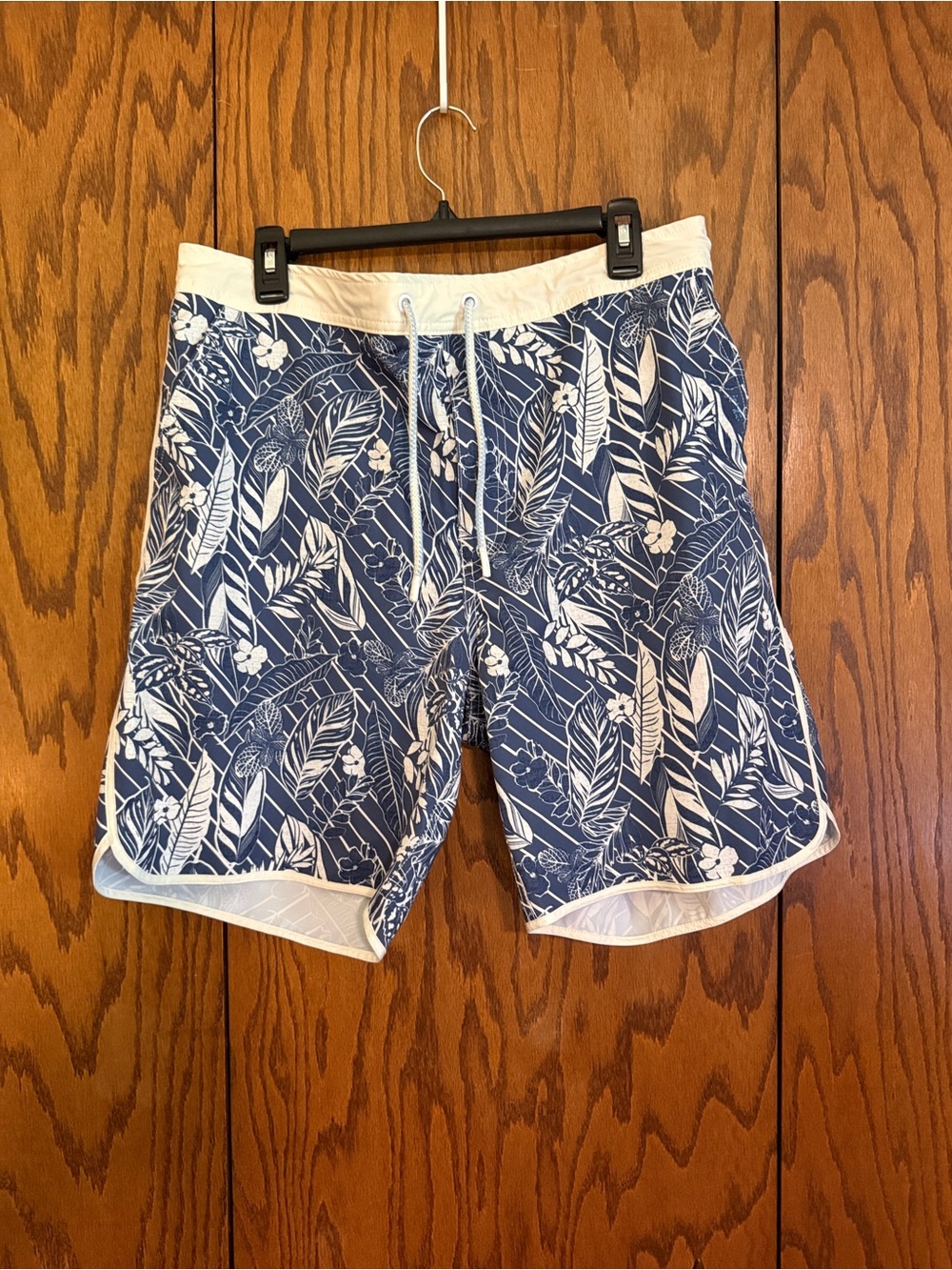 Johnnie-O Solito 7" Swim Trunks Men's Navy Tropical Floral Print 34